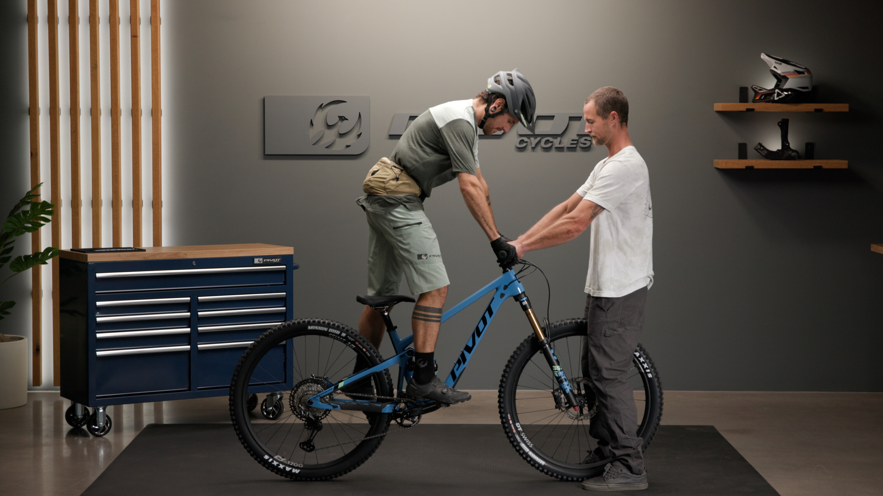 Pivot Pro Garage Nav