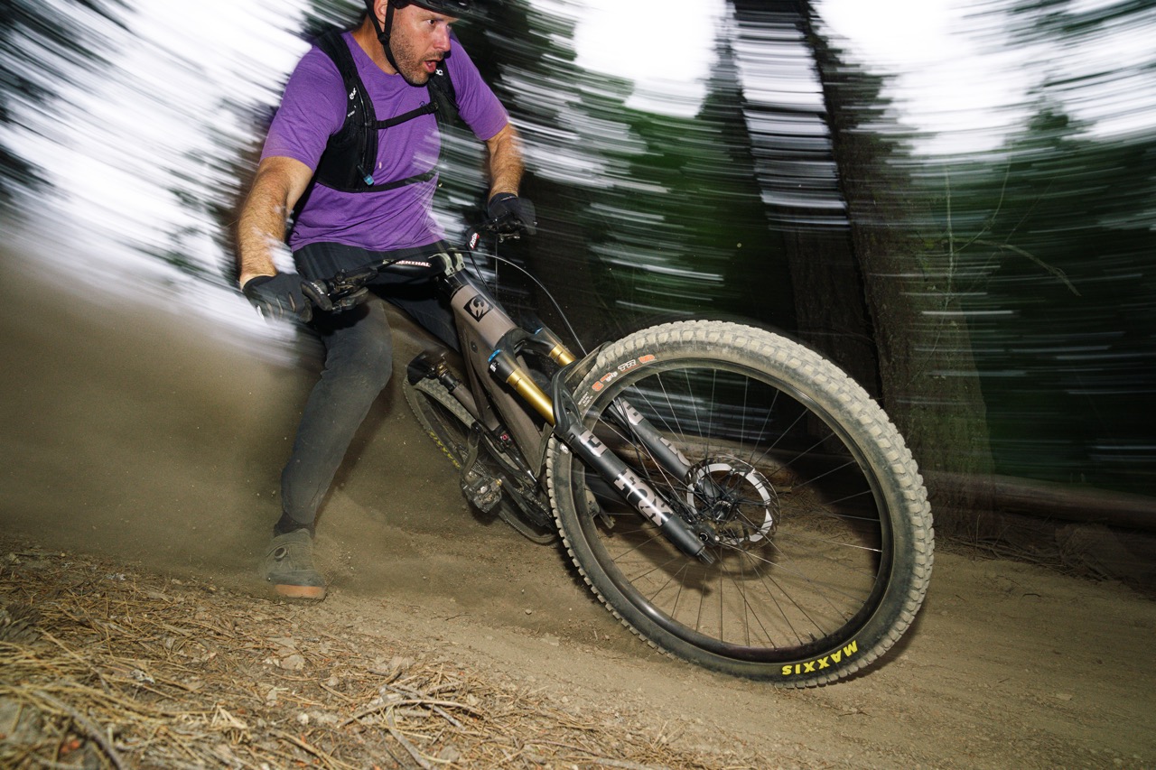Shuttle AM - Pivot Cycles