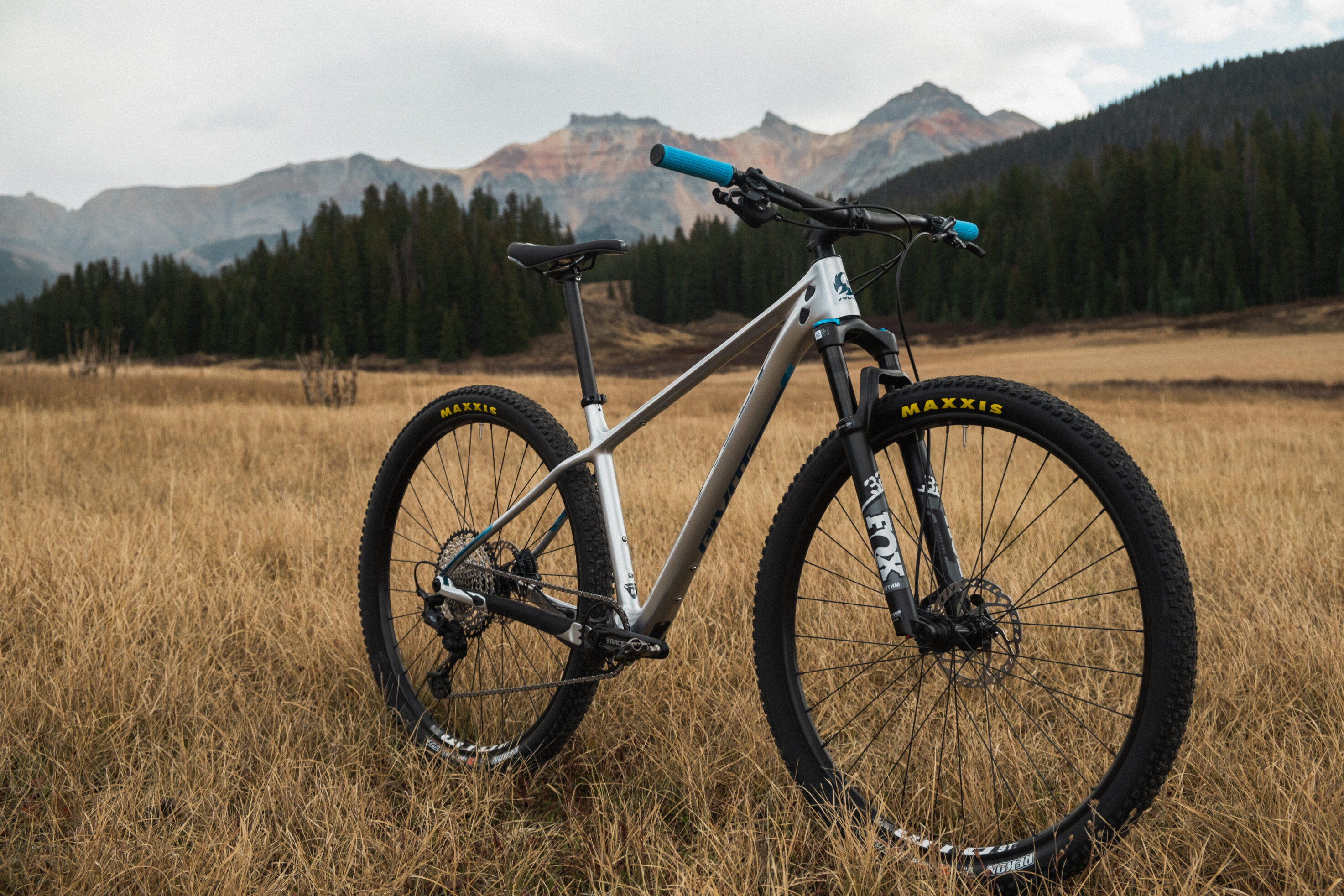 PIVOT レス27.5 カーボン Pivot LES: new carbon xc race bike with 29