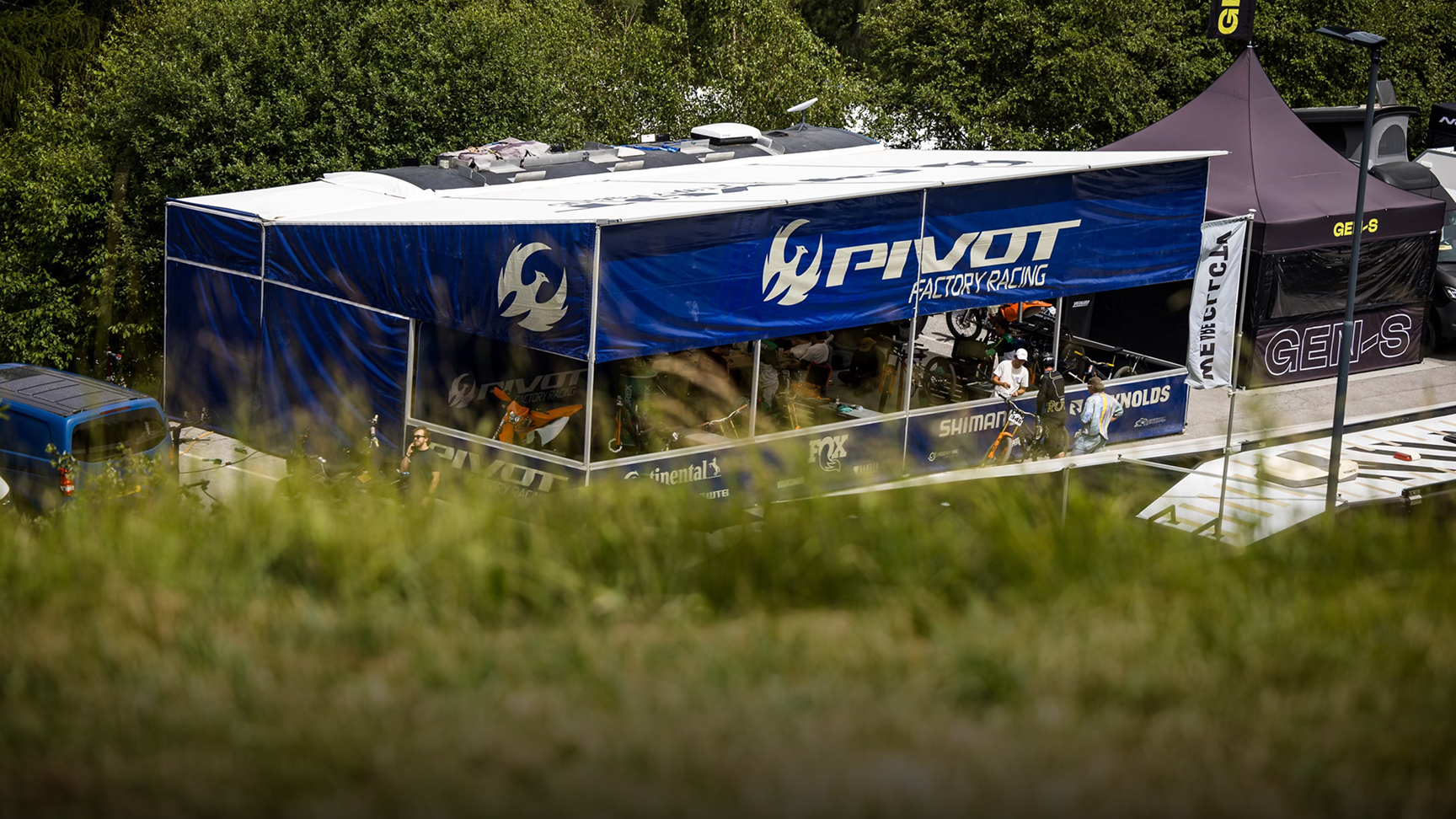 skandika zelt 4 personen Tunnelzelt Kemi für | Camping Zelt, 2 Schlafkabinen, 2 m Stehhöhe, wasserfest, 3000 mm Wassersäule, Frontwand versetzbar, Vorzelt Levensduur tent: hoe lang 18'x24' SIZE:24′ X 64′