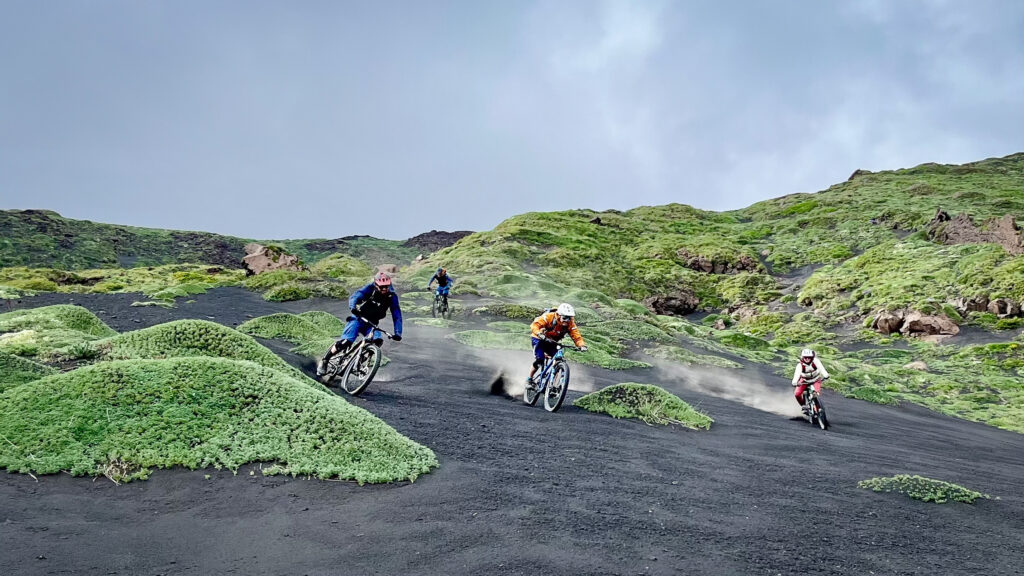 Mountainbiken bei Mama Etna: Ein „behind the scenes“ beim FilmDreh für bergauf bergab im BR-Fernsehen.
