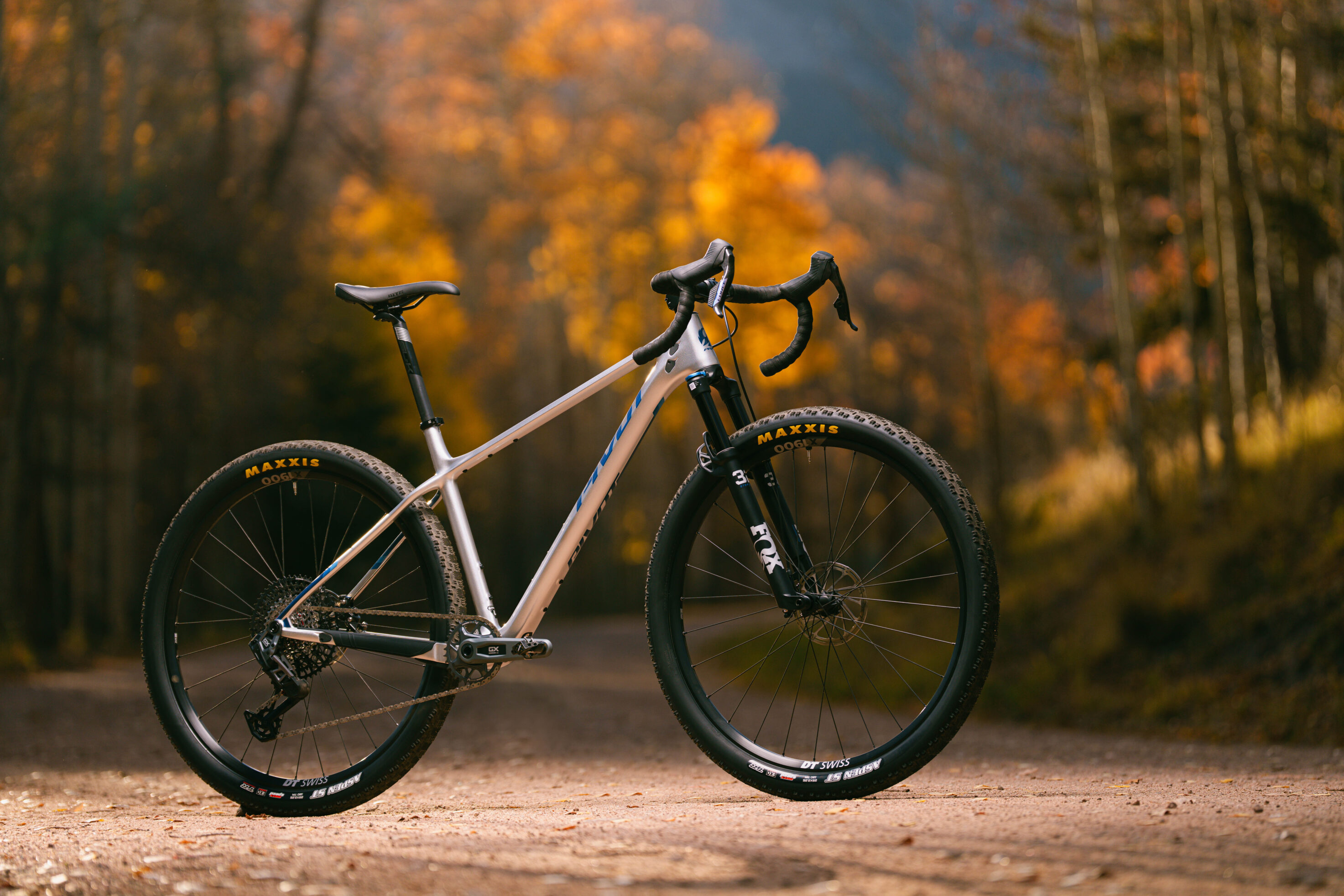 2026 Shuttle LT MD - Pivot Cycles