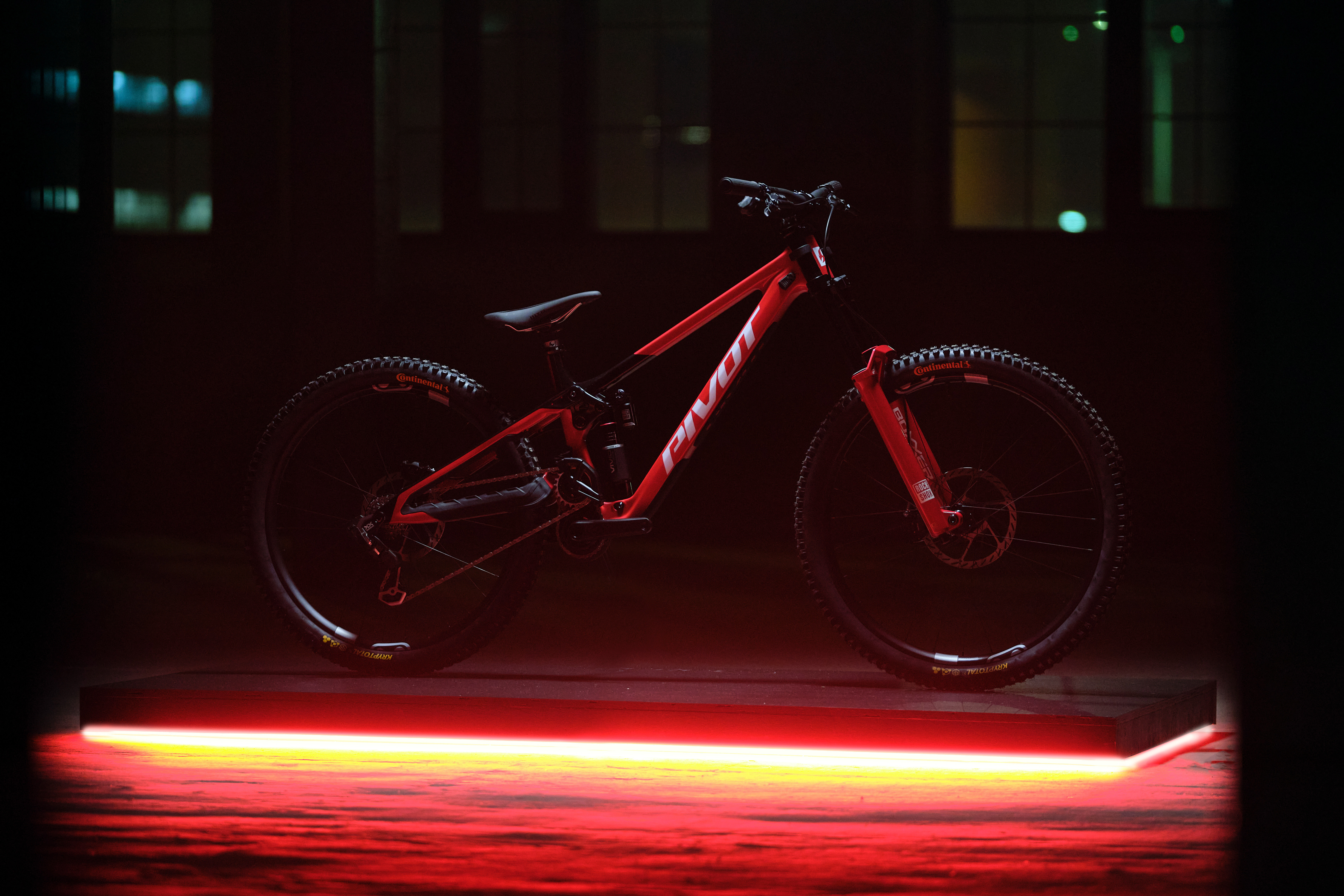 Phoenix Team XX Special Edition - Pivot Cycles