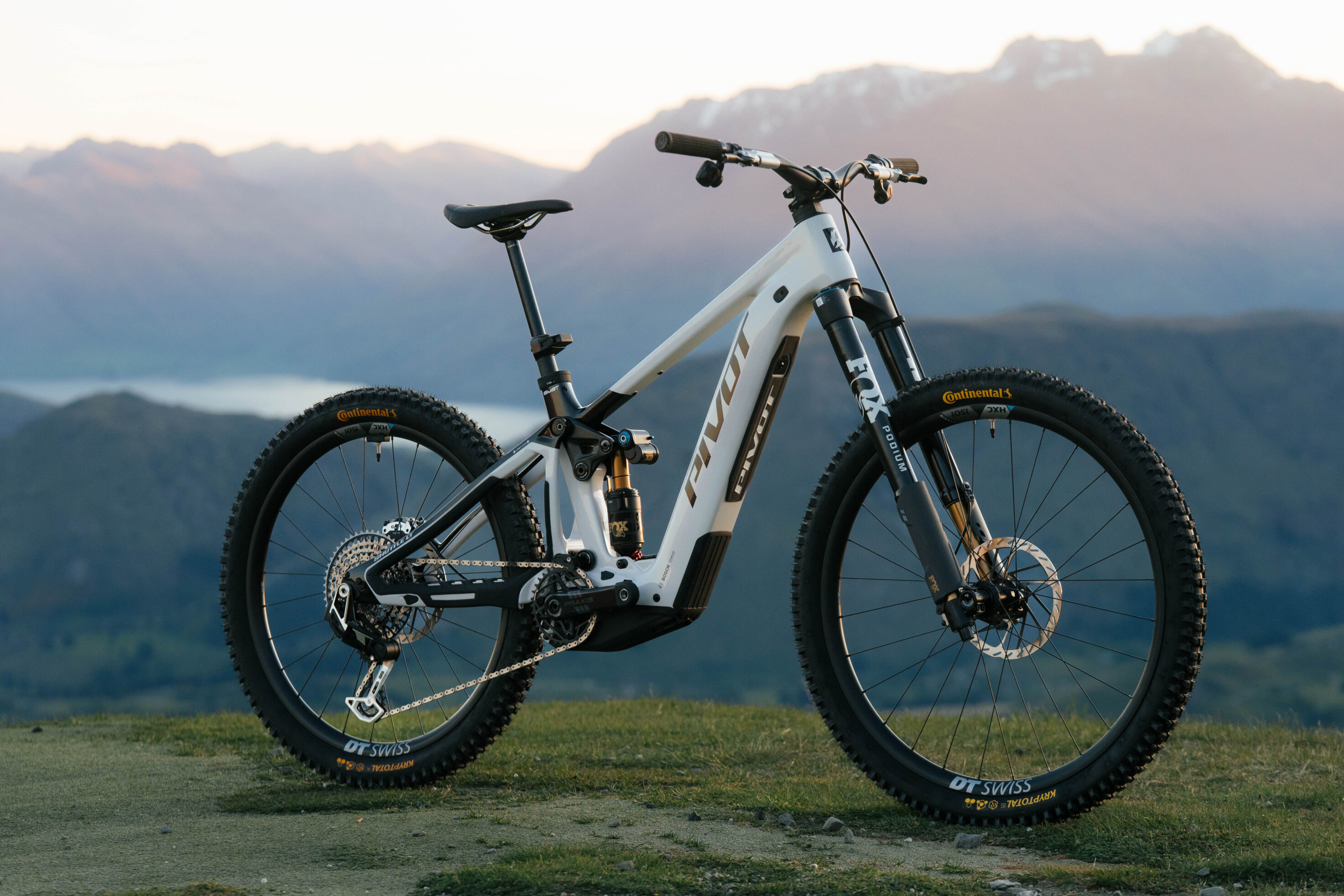 Shuttle LT - Pivot Cycles